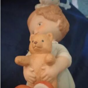 Memories of yesterday figurine